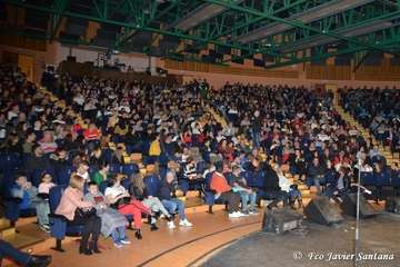 Acto de presentación de la murga teldense Los Nietos de Sarymanchez en el Teatro Víctor Jara de Vecindario (Foto Francisco Javier Santana)